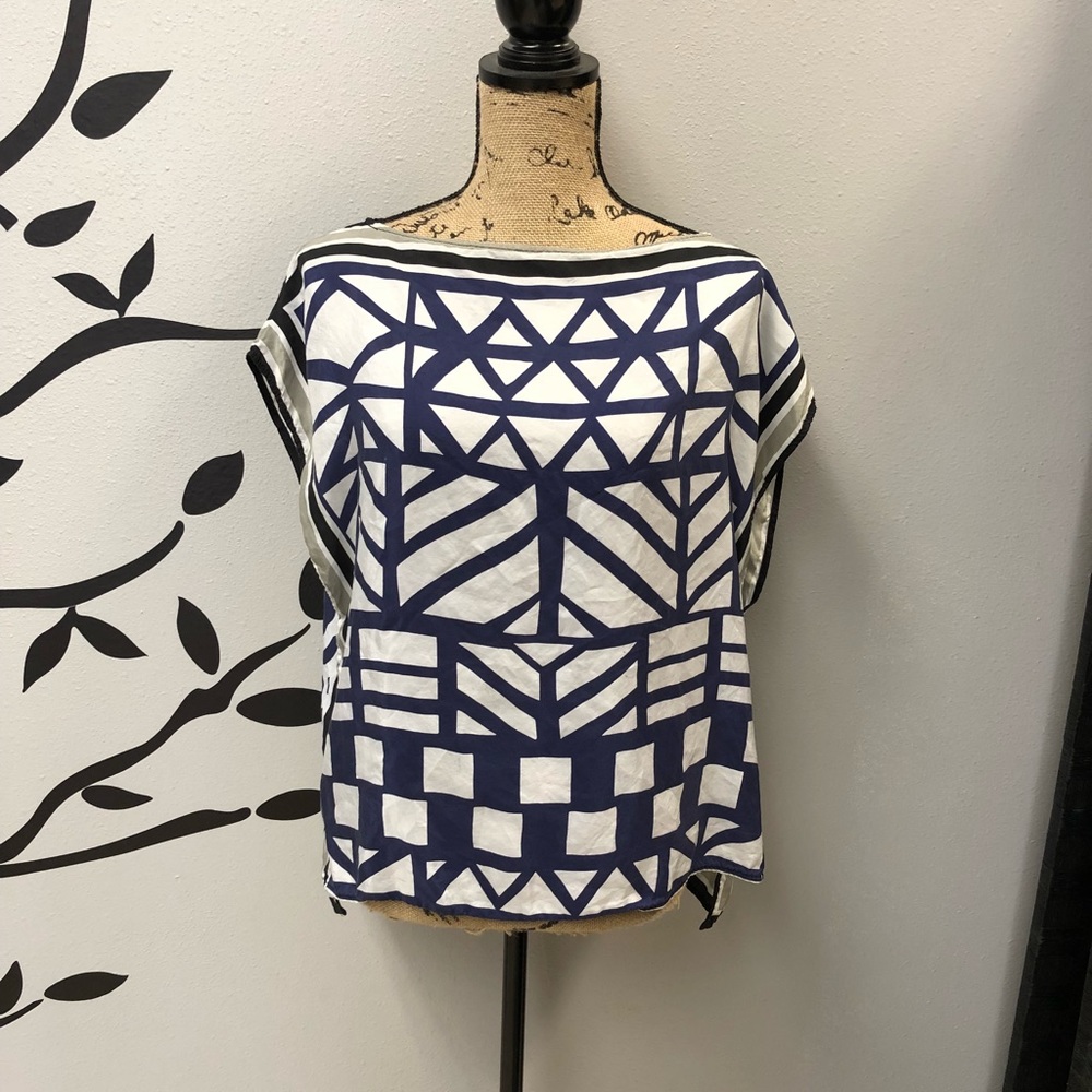 Very cute lightweight top size M-L